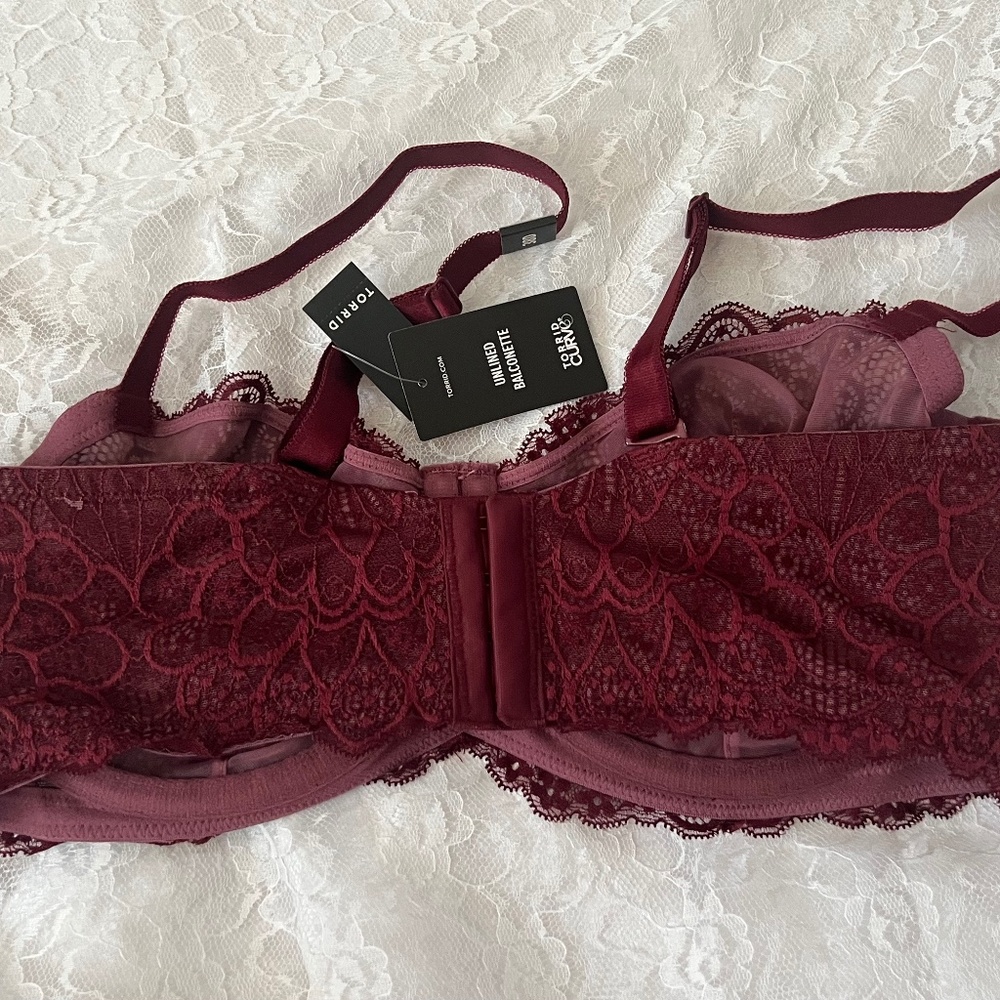 Torrid Curve Bra - Picture 2 of 3